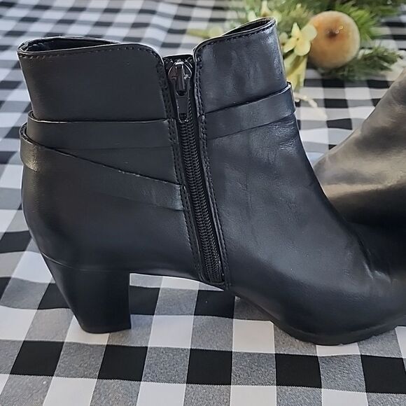 Anne Klein Black Leather Upper Pointed Chelsey I~flex ankle boot Stylish Strap - Picture 6 of 16
